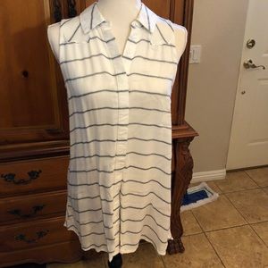 Sleeveless tunic blouse.